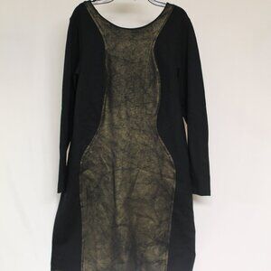 BLACK DRESS WITH GOLD ACCENT ON THE FRONT DOWN THE MIDDLE . SIZE 18 W